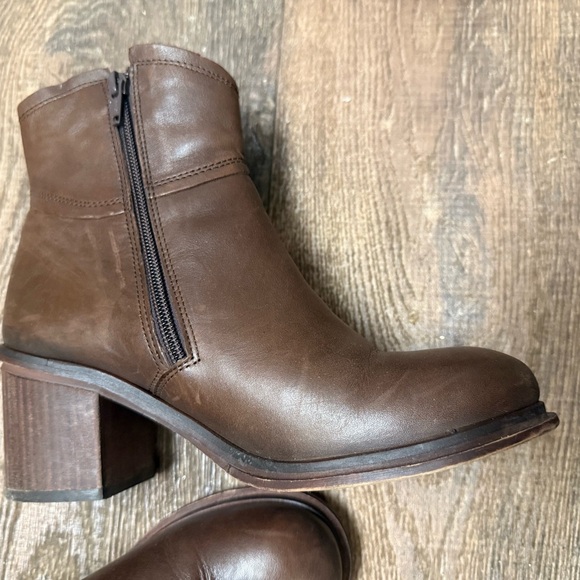 Fly London 37 (6.5-7) Mint near new Brown Leather Ankle Boots with Metal Eyelets - Picture 4 of 15